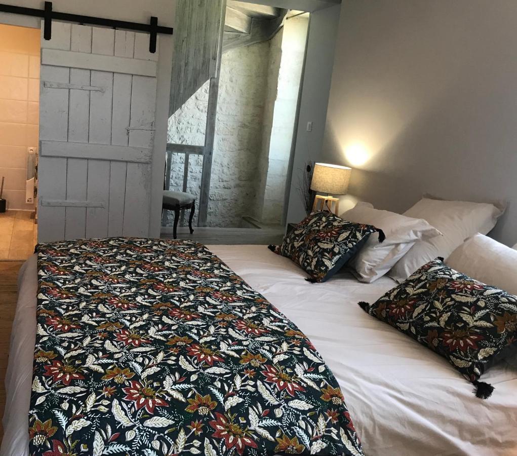 Logis De Pierre Levee Bed & Breakfast Bessines Eksteriør bilde