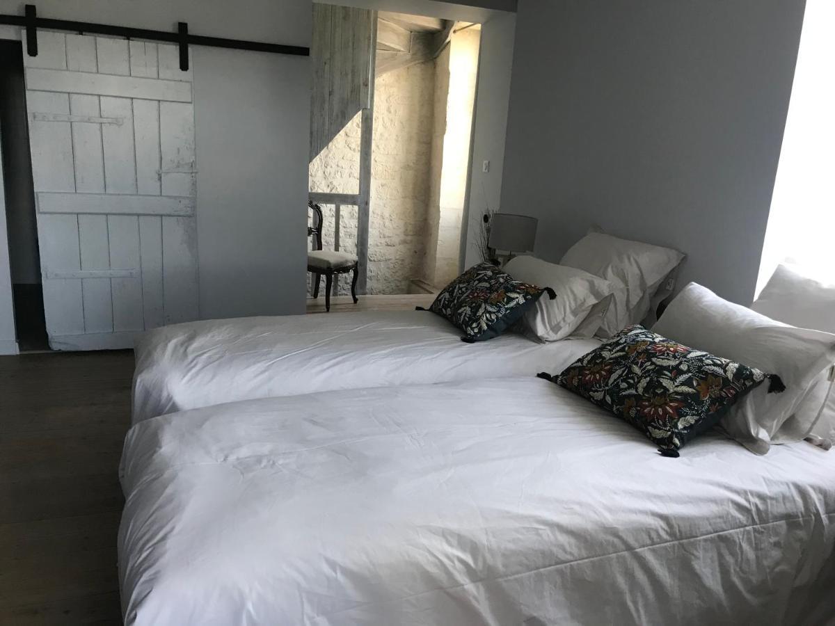 Logis De Pierre Levee Bed & Breakfast Bessines Eksteriør bilde